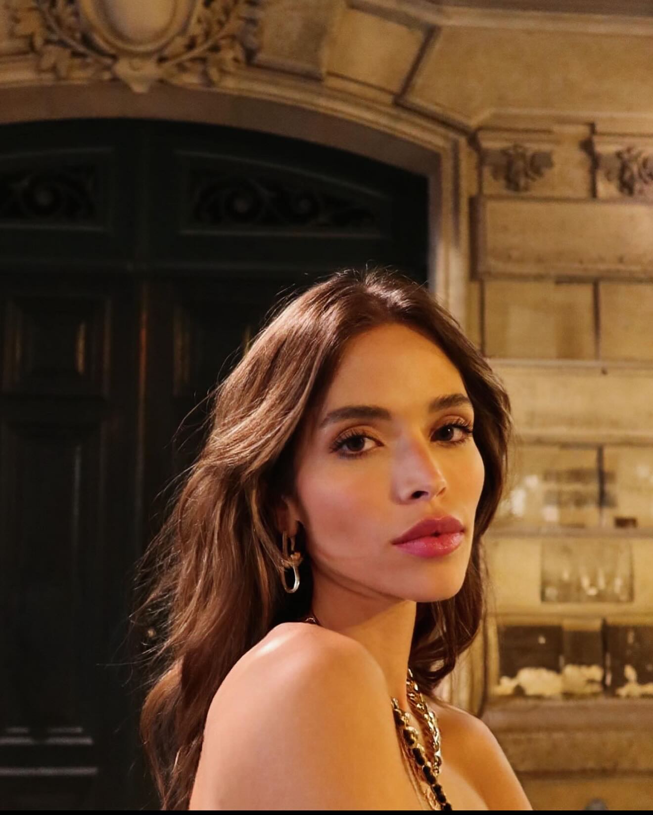 【社交秀】鲁加尼妻子与卡里乌斯妻子性感工作照PK