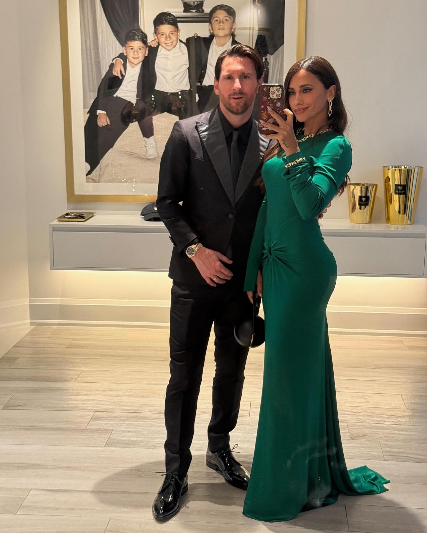 【社交秀】鲁加尼妻子与卡里乌斯妻子性感工作照PK