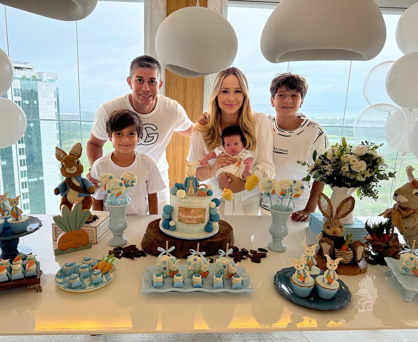 【社交秀】鲁加尼妻子与卡里乌斯妻子性感工作照PK