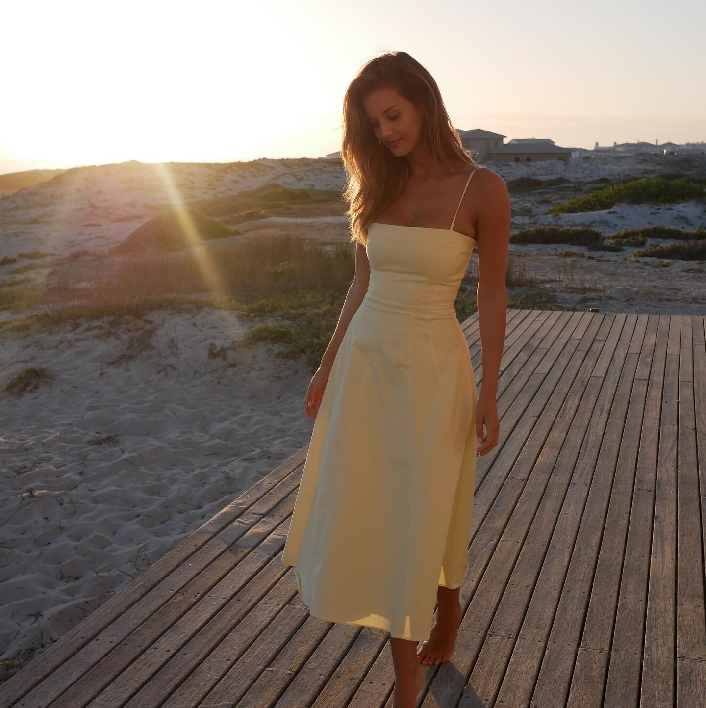 【社交秀】鲁加尼妻子与卡里乌斯妻子性感工作照PK