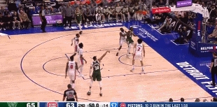 一飞冲天！康宁汉姆反击一条龙 冲进篮下腾空暴起单臂劈扣